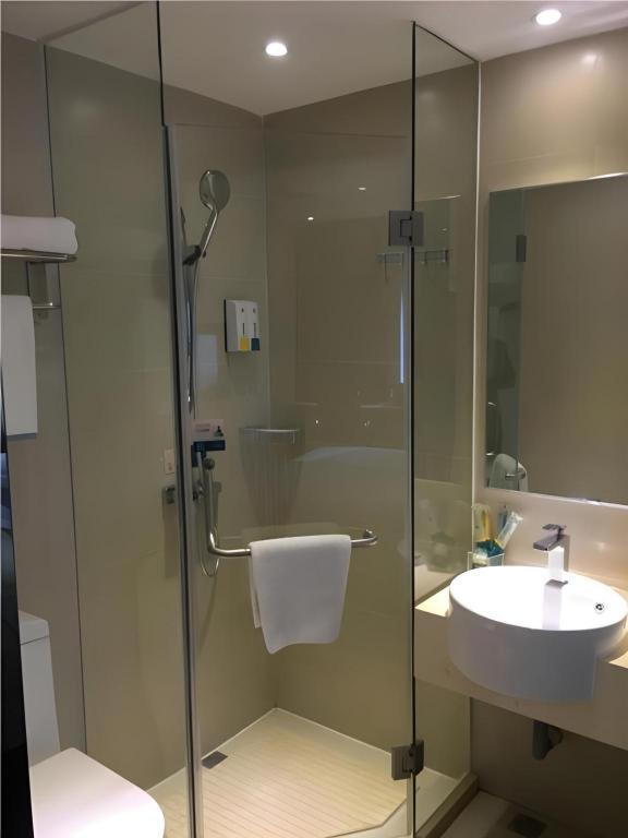 City Comfort Inn Guangzhou Tiyu West Road Metro Station Exterior photo